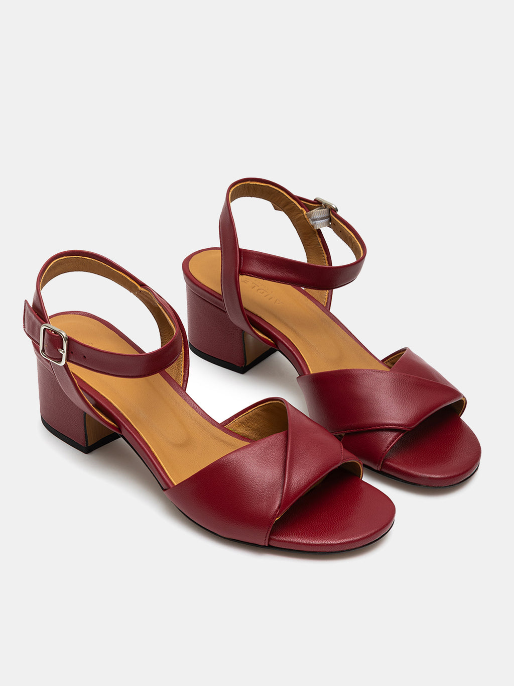 Sandalo da donna in pelle con tacco medio. Natasha
