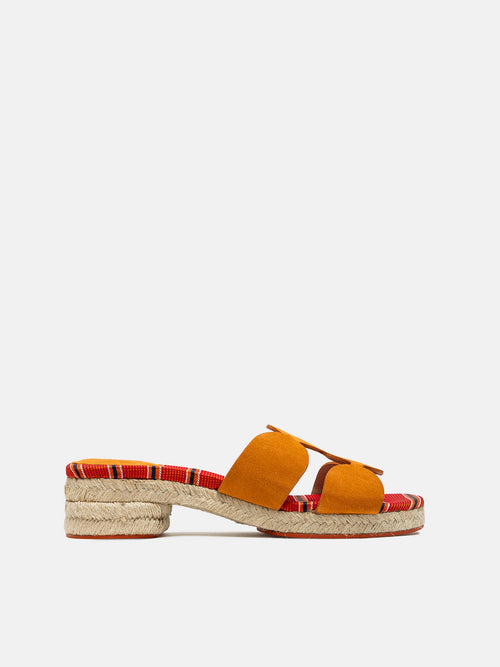 Sandalo da donna in pelle con tacco basso. Nelsy