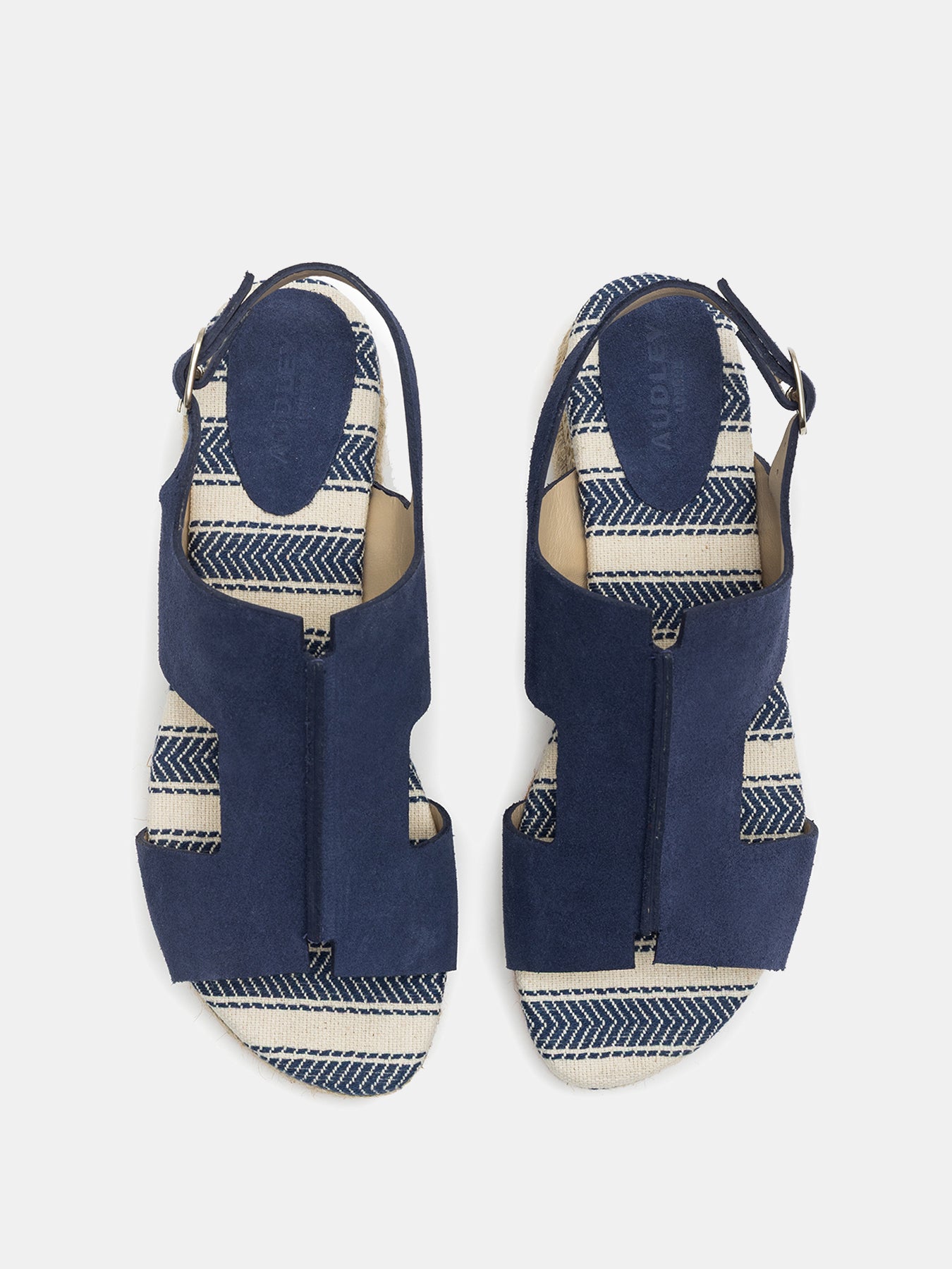 Women's leather low-heel sandal. Nivea