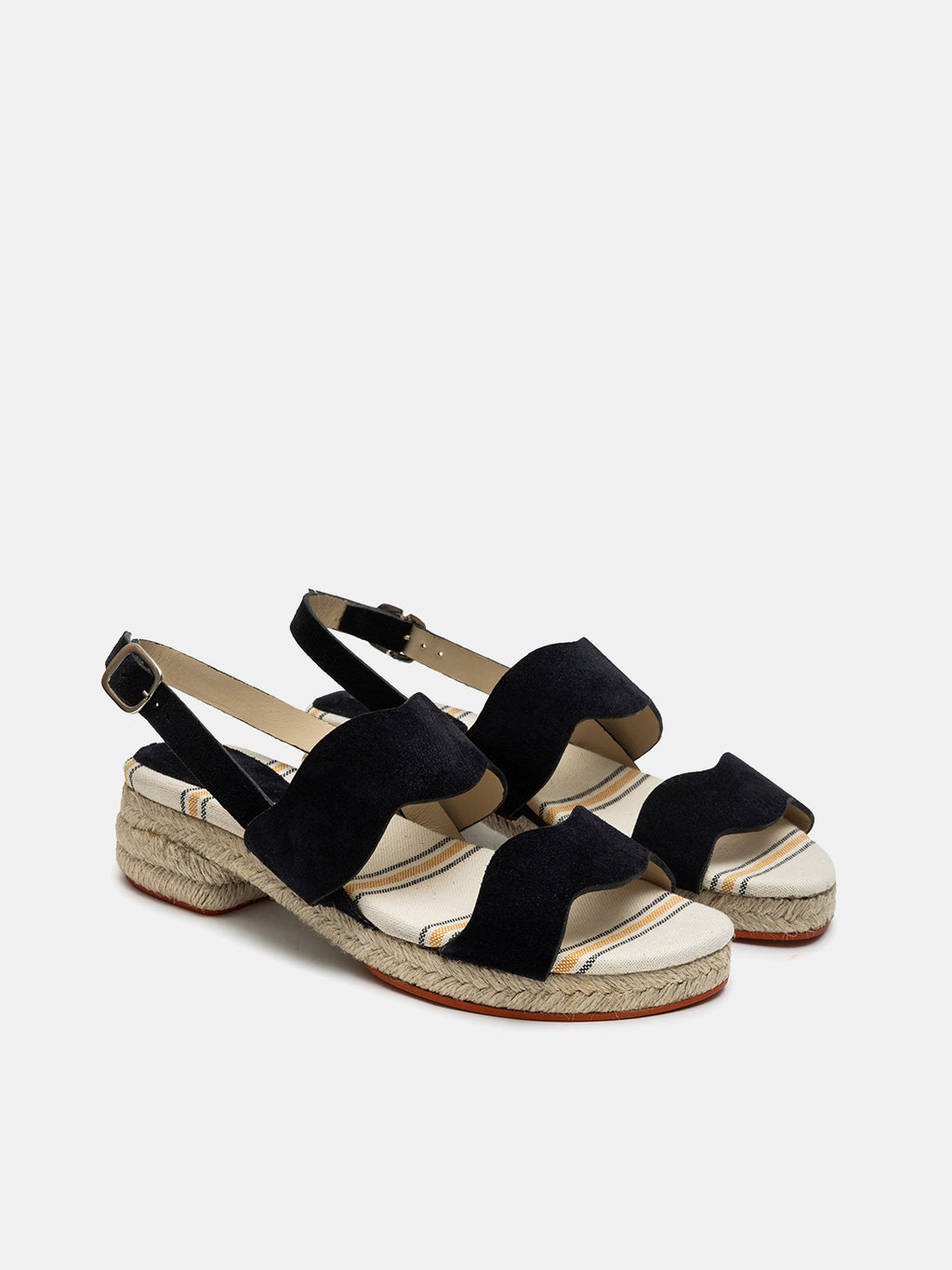 Sandali da donna in pelle con tacco basso. Nerys