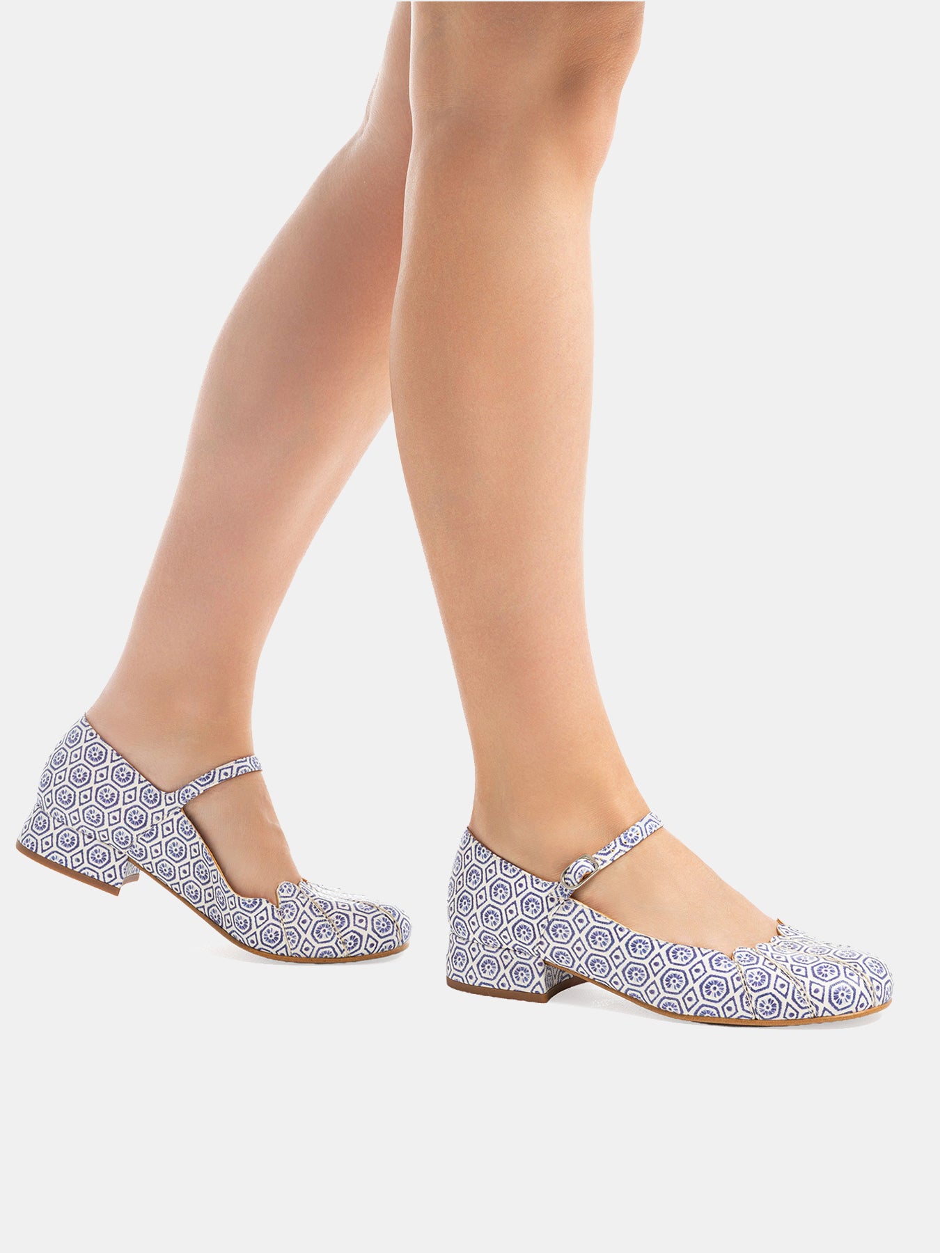 Scarpa da donna in pelle con tacco basso. Liz