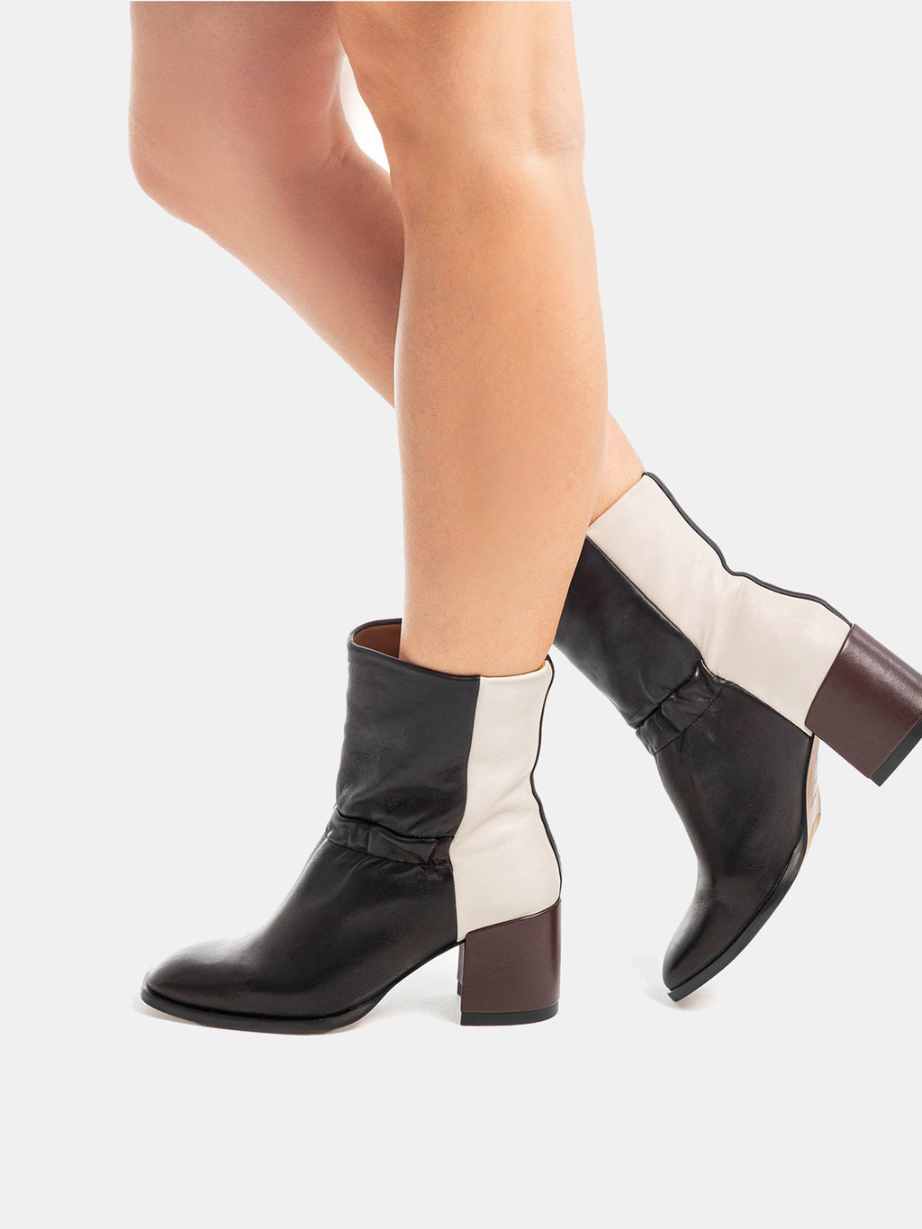 Stivaletti da donna in pelle con tacco medio. Miho