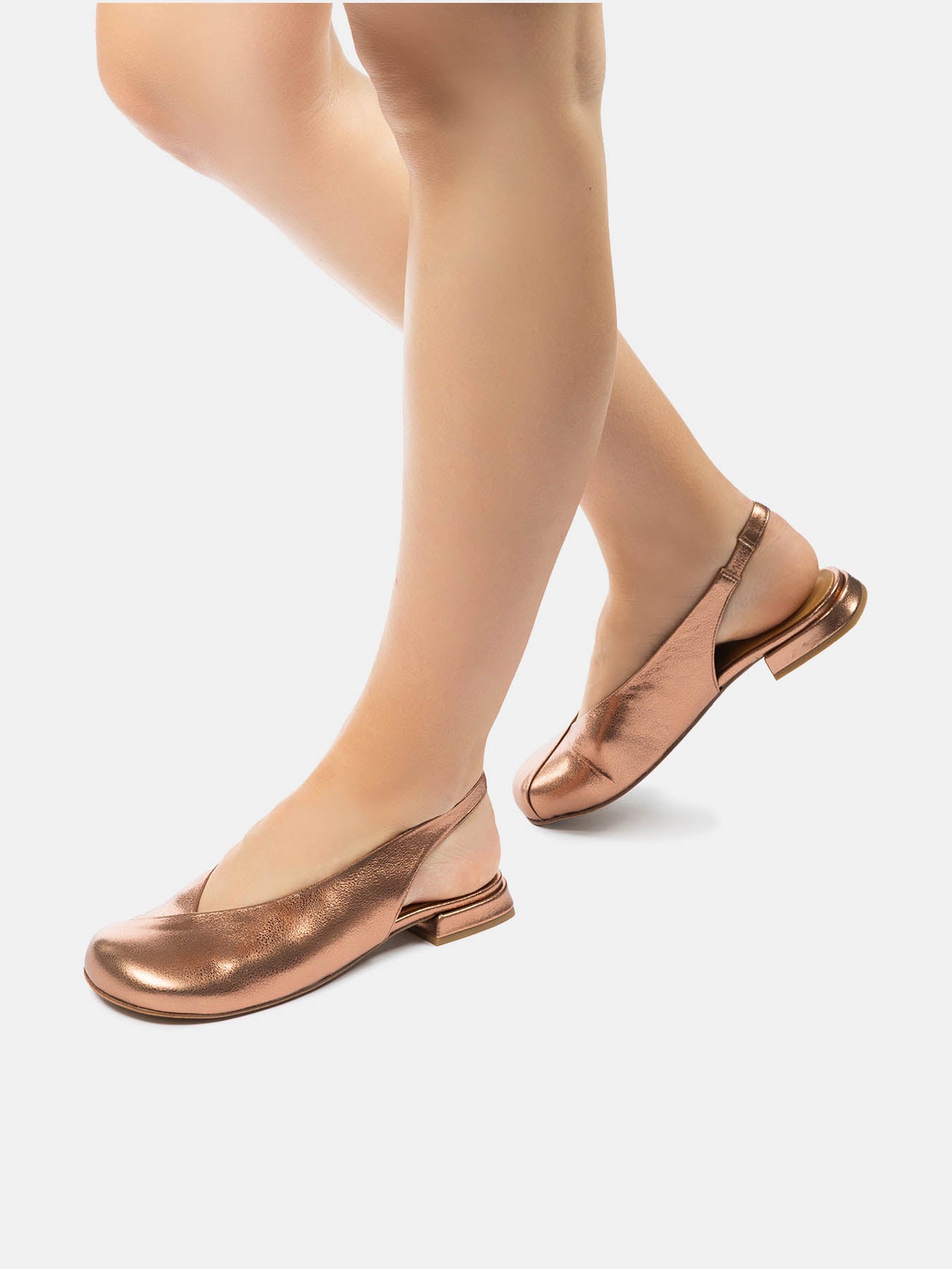 Women's leather shoe with low heel. Ninfa