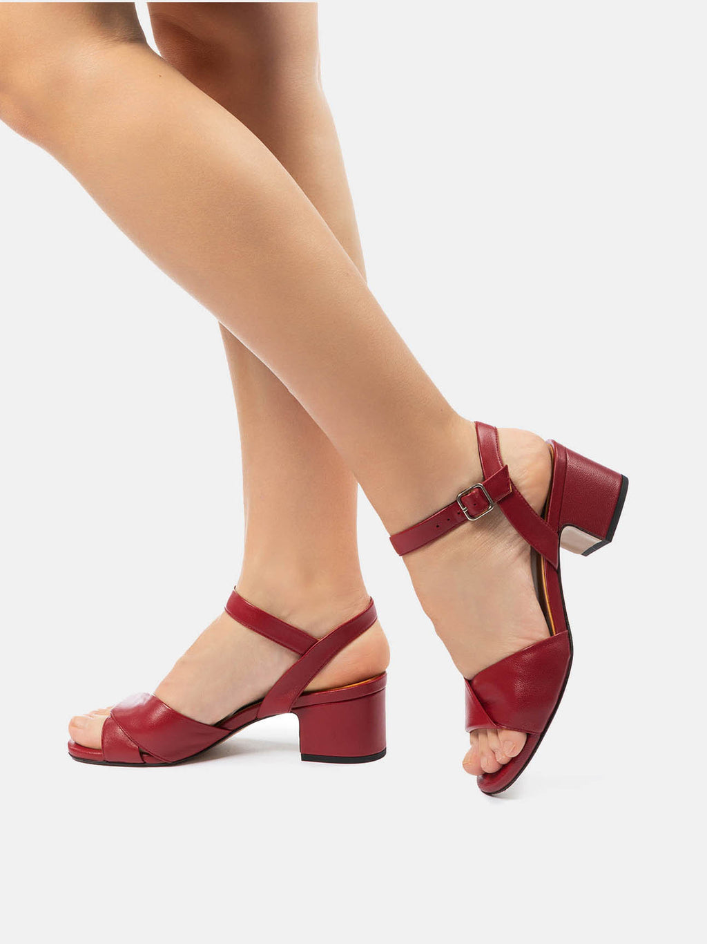 Sandalo da donna in pelle con tacco medio. Natasha