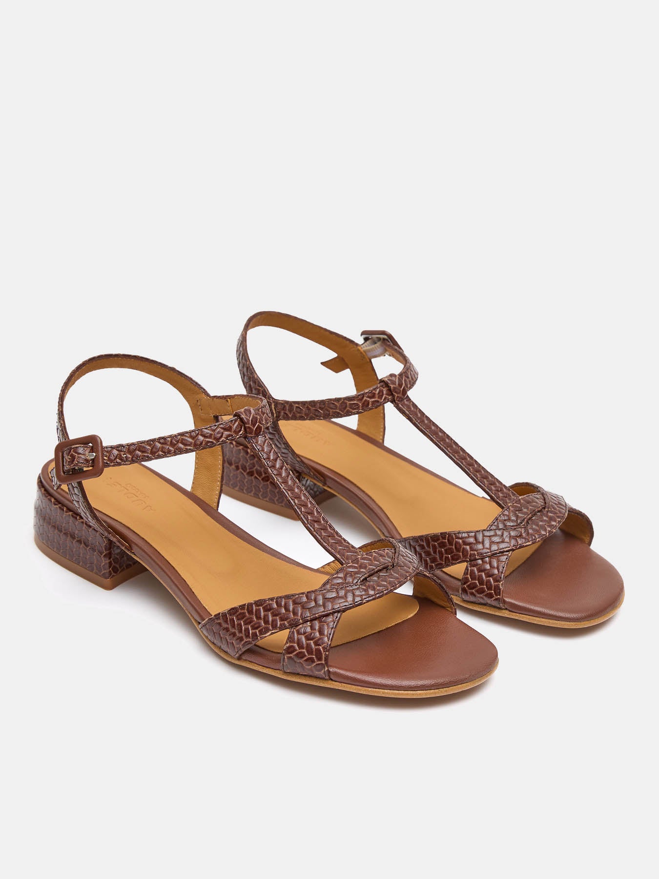 Women's leather low-heel sandals. Leny