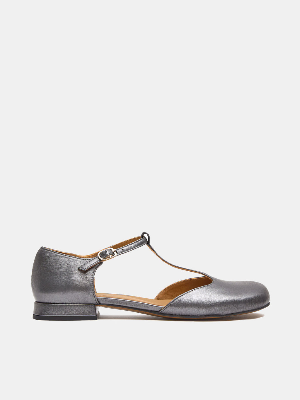 Zapato de mujer en piel con tacón bajo. Nelly