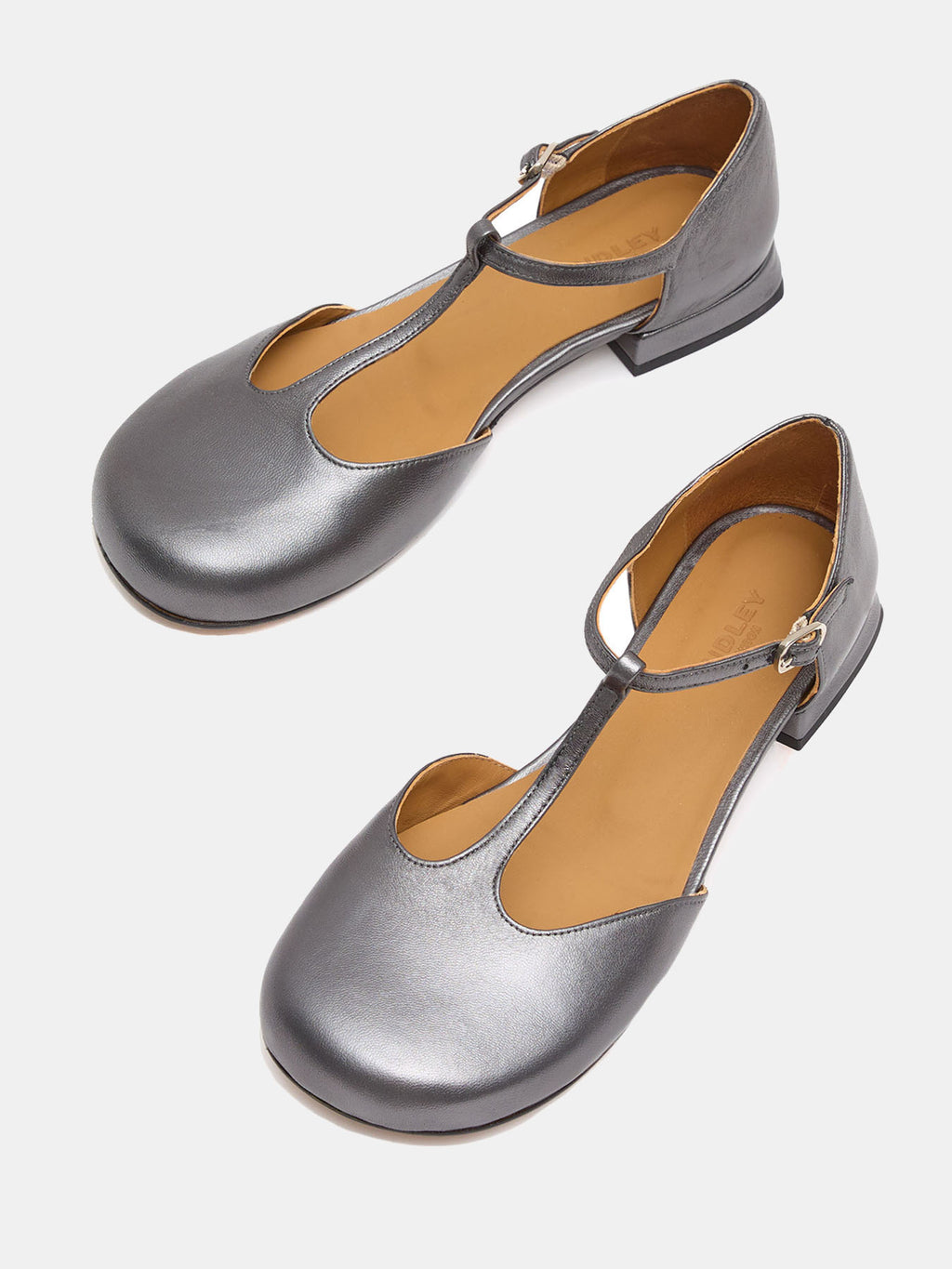 Zapato de mujer en piel con tacón bajo. Nelly