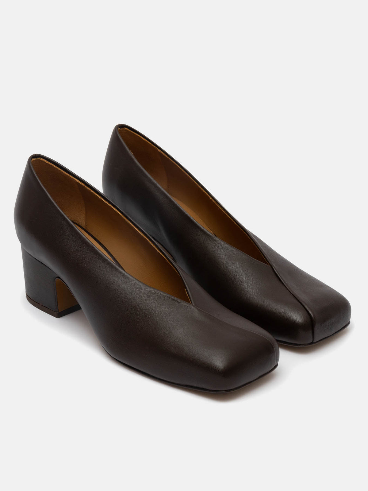 Zapato de mujer en piel con tacón medio. Othalia