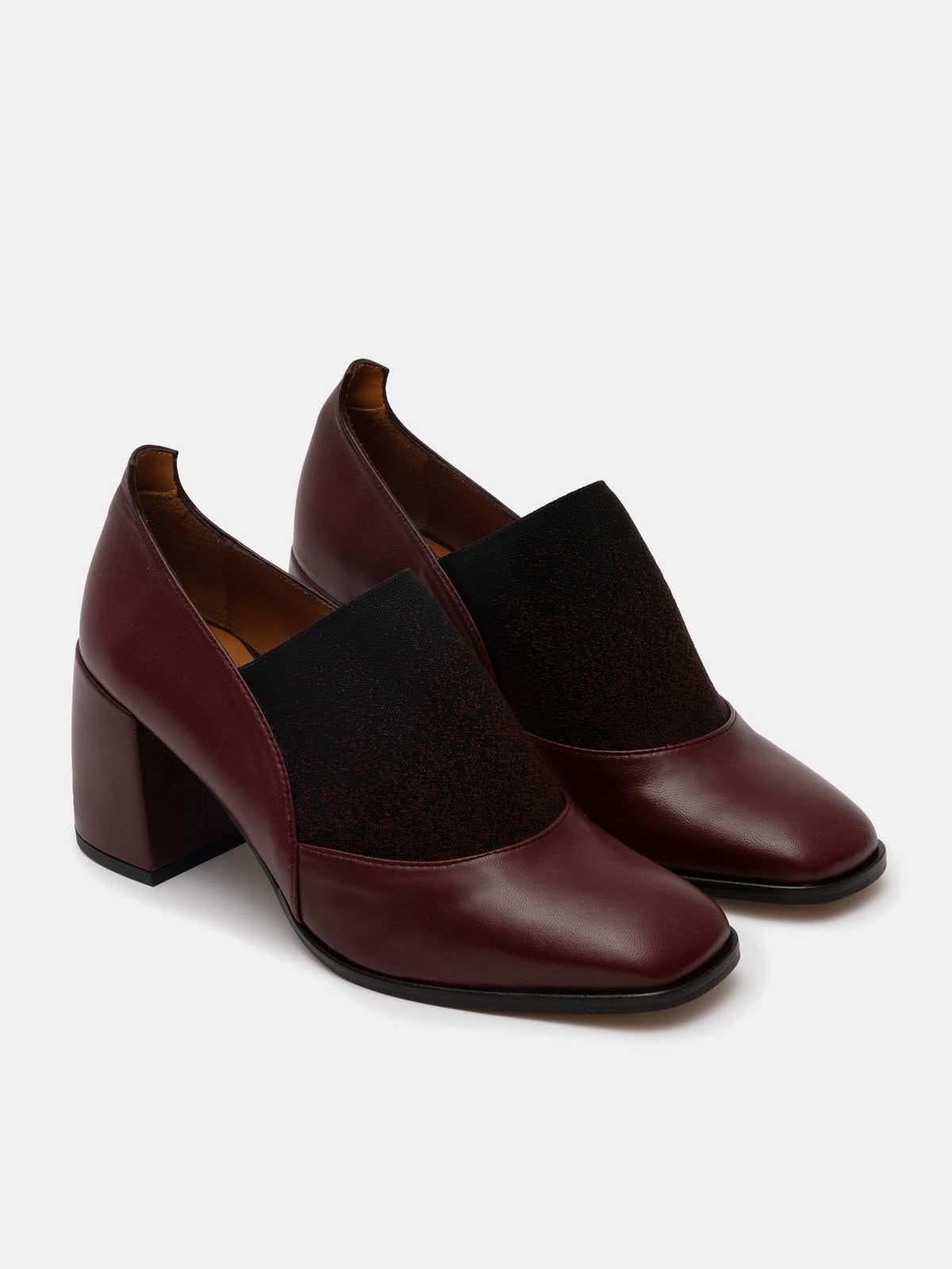 Zapato de mujer en piel con tacón alto. Orazia