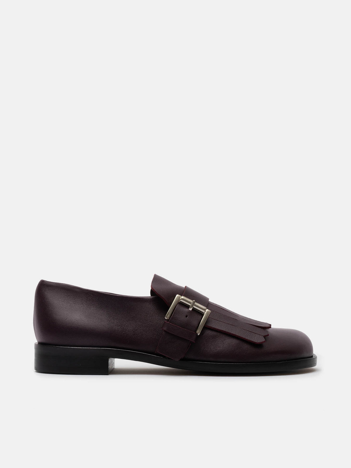 Zapato de mujer en piel con tacón bajo. Oriana