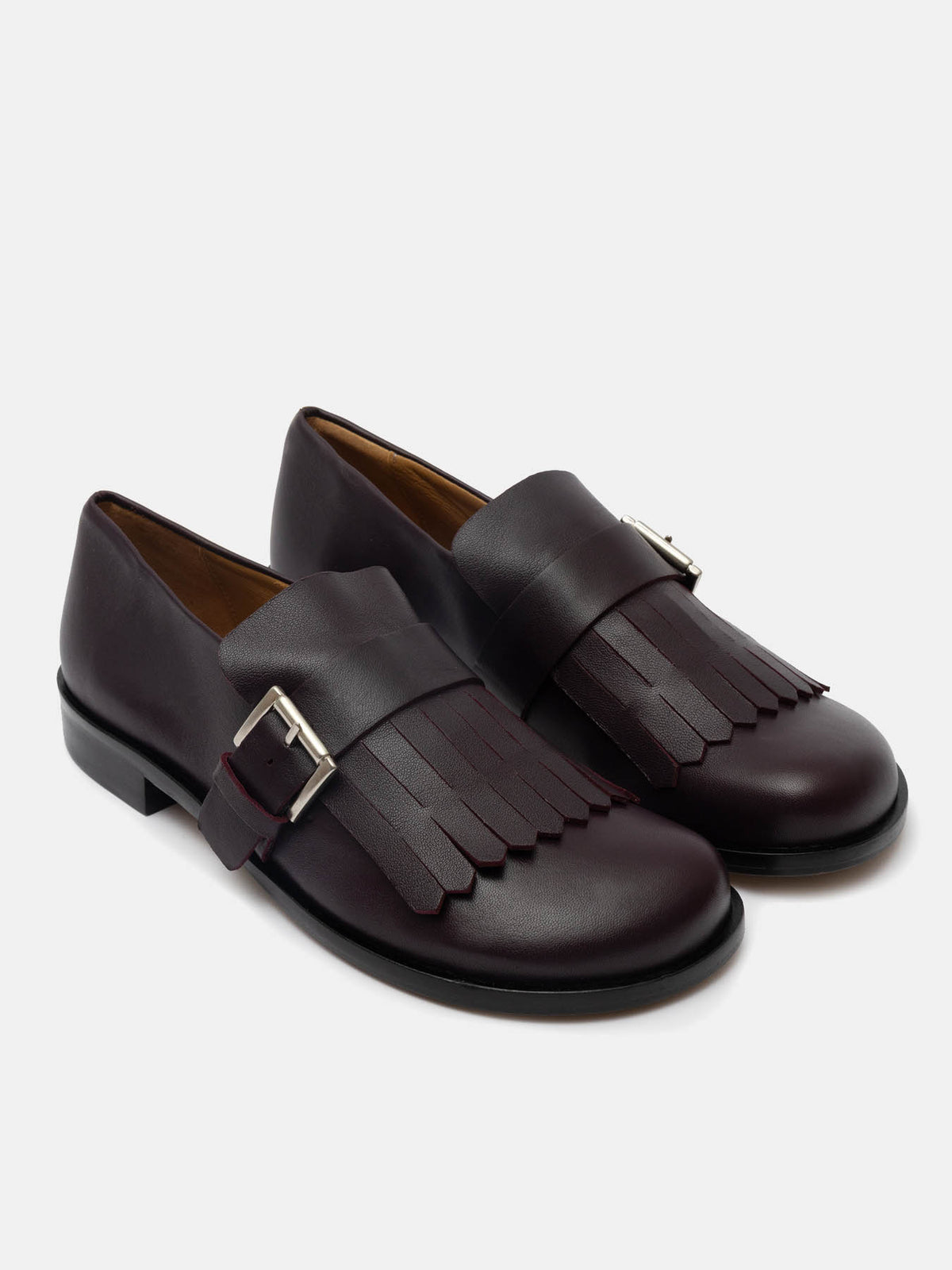 Zapato de mujer en piel con tacón bajo. Oriana