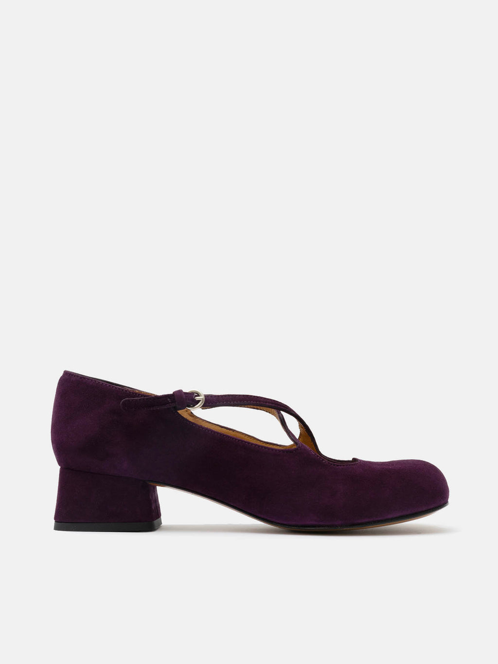 Zapato de mujer en piel con tacón bajo. Odila