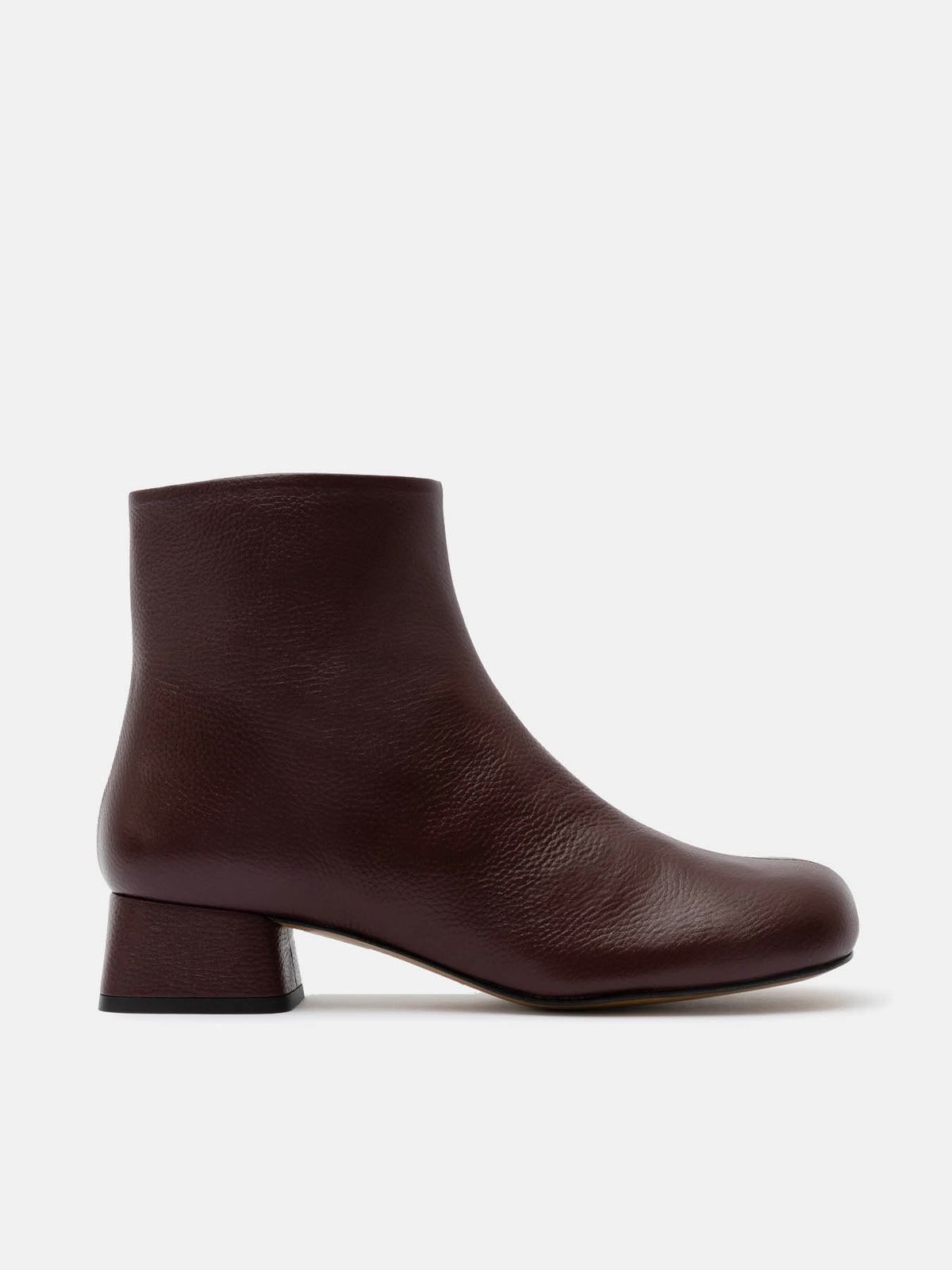 Women's leather ankle boots with a low-heel. Orva
