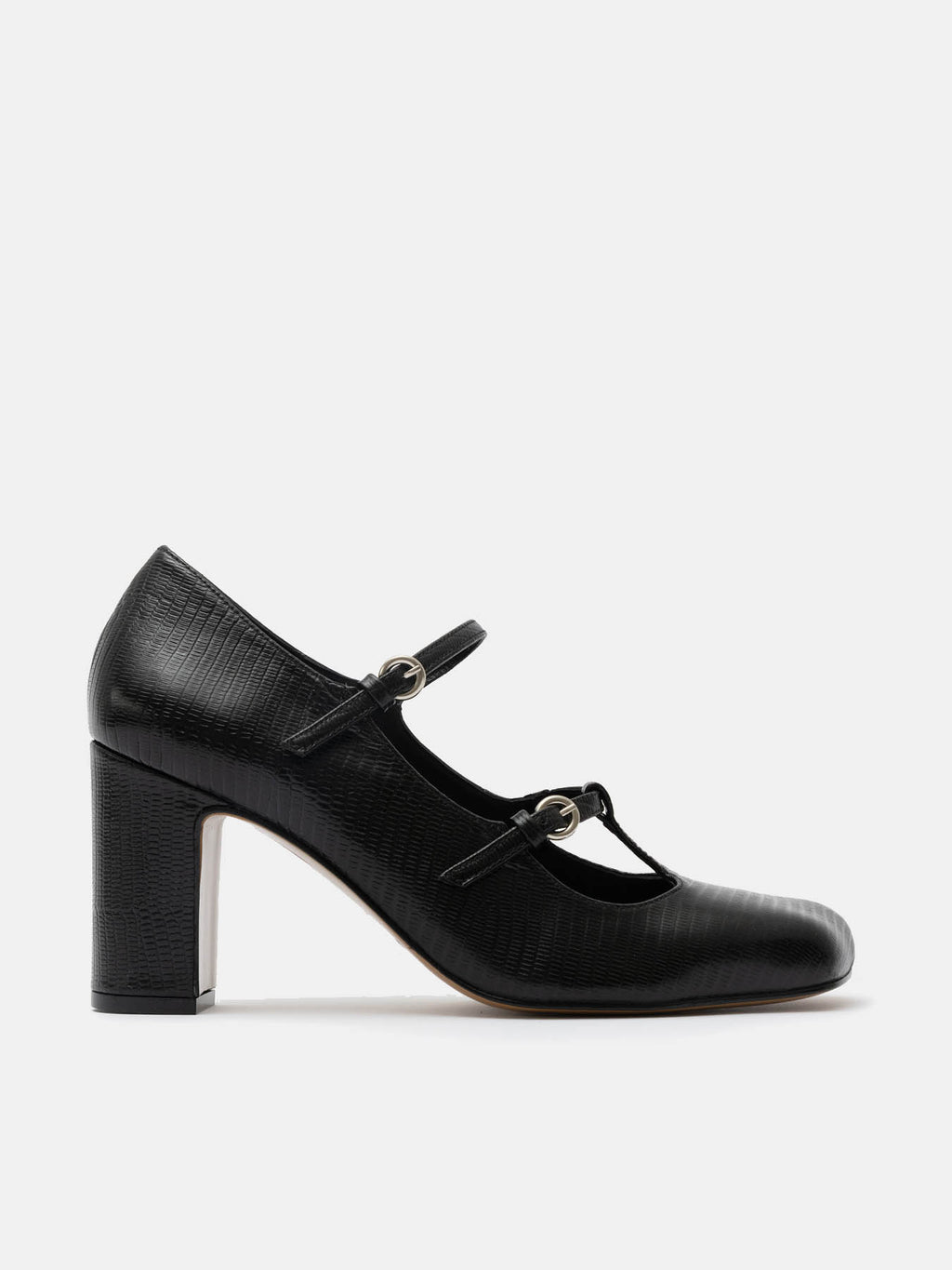 Zapato de mujer en piel con tacón alto. Ozaria