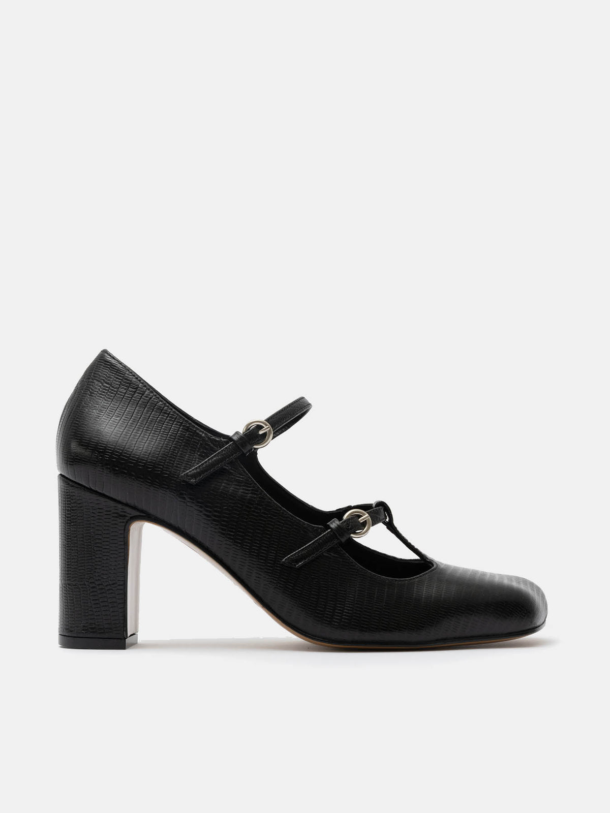 Zapato de mujer en piel con tacón alto. Ozaria