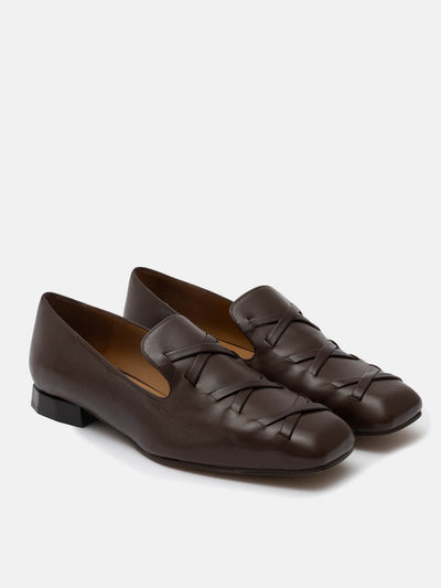 Zapato de mujer en piel con tacón bajo. Mariam