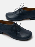 Zapato de mujer en piel con tacón bajo. Occhi