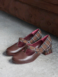 Women's leather shoe with a low heel. Orabella