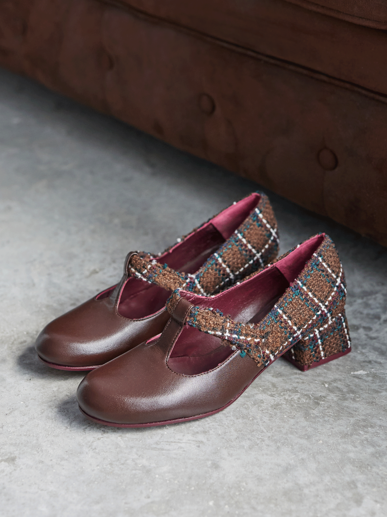 Scarpa da donna in pelle con tacco basso. Orabella