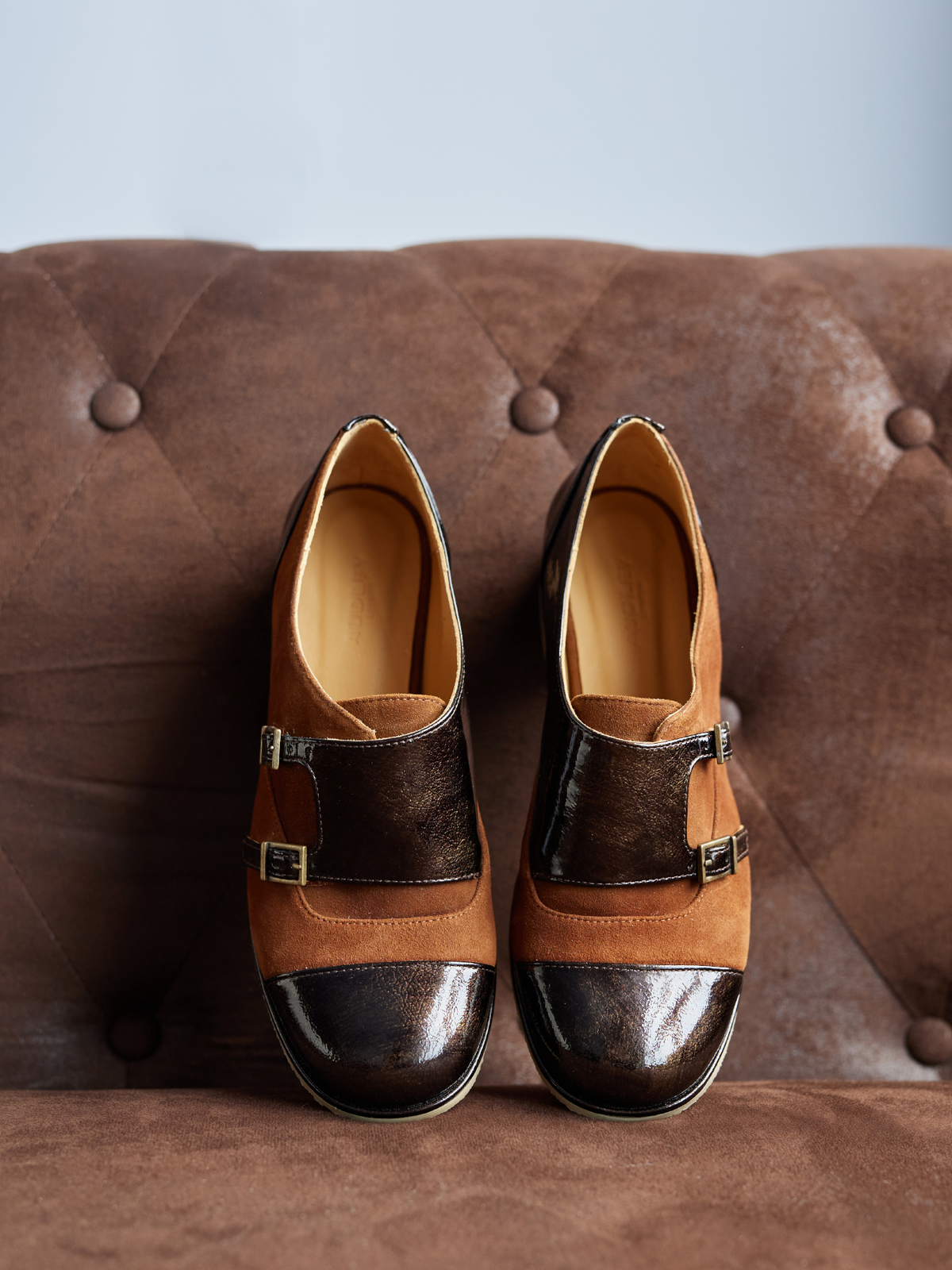 Zapato de mujer en piel con tacón bajo. Orli
