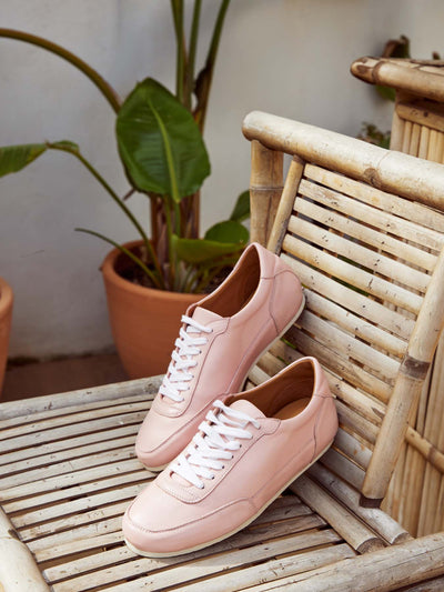 Women's leather shoe with low heel. Naysha