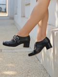 Scarpa da donna in pelle con tacco medio. Olga