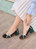Zapato de mujer en piel con tacón medio. Oliveria