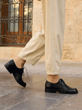 Zapato de mujer en piel con tacón bajo. Olwen