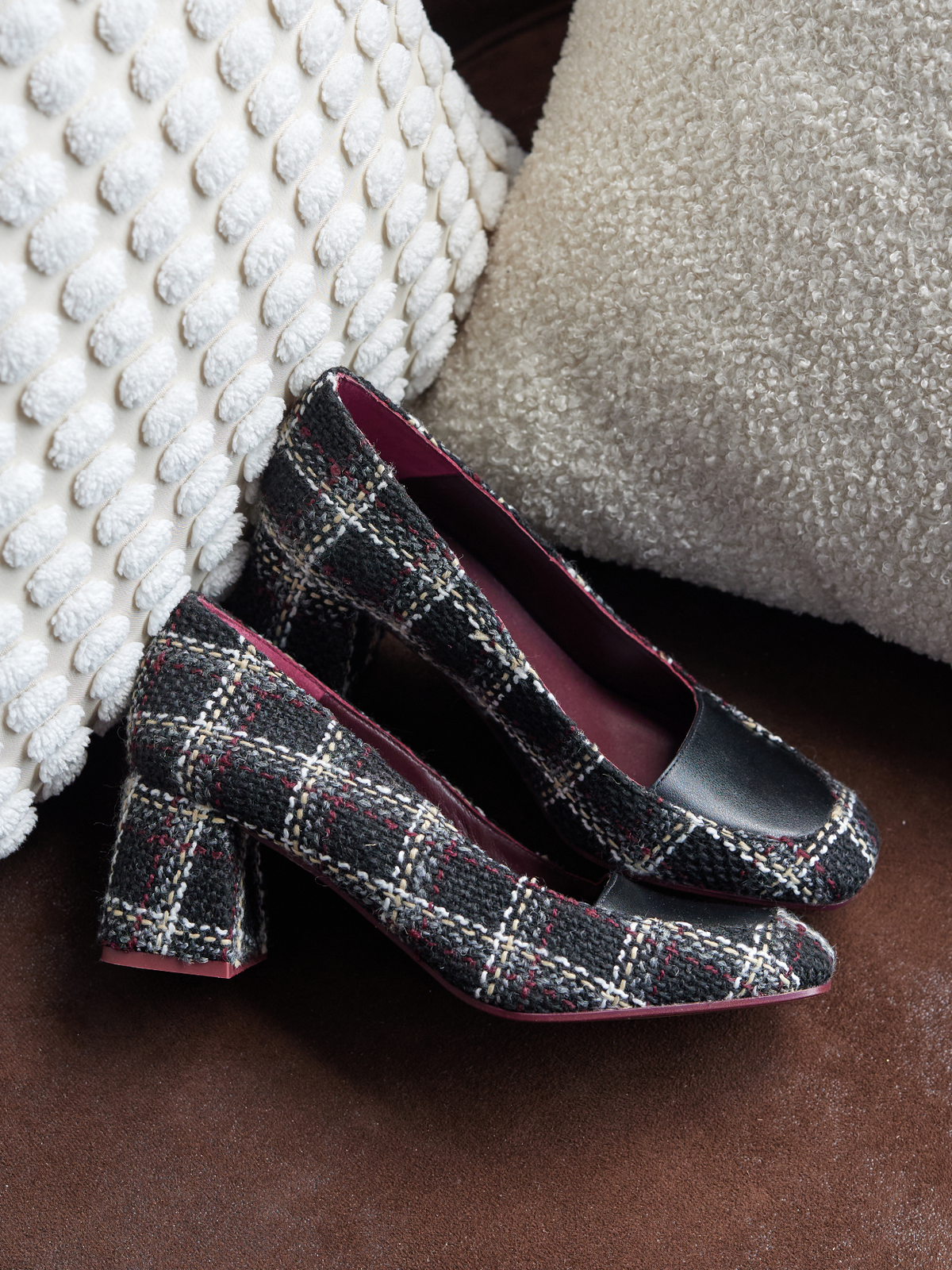Scarpa da donna in pelle con tacco medio. Orfelina